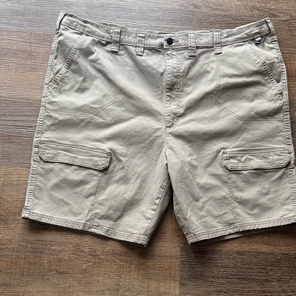 Men's Wrangelr NWT Tan Cargo Shorts Size 44